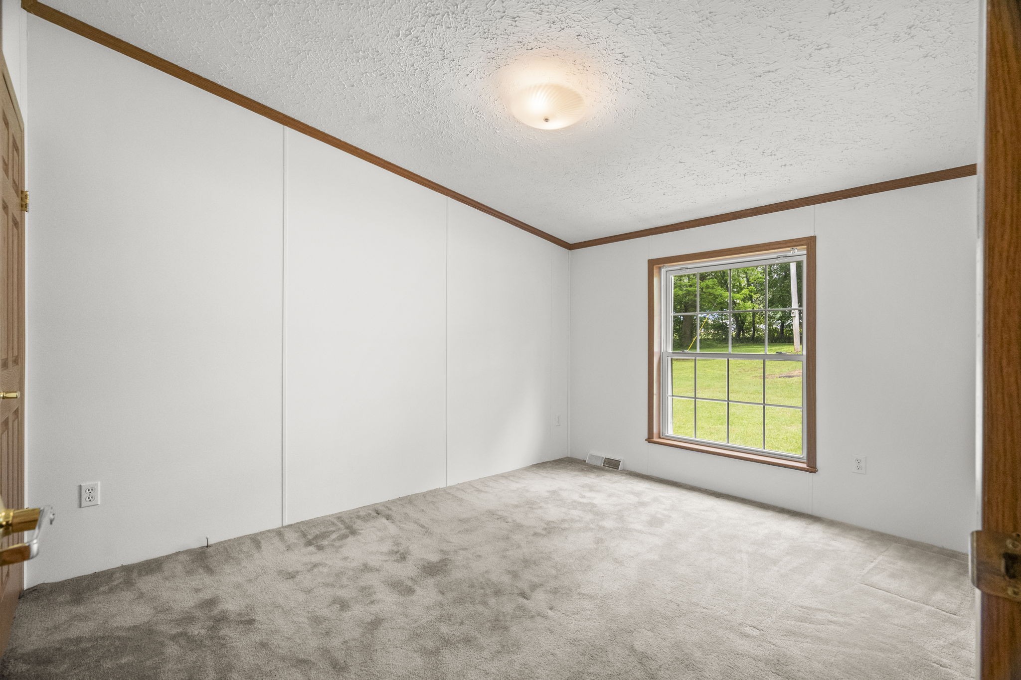 4012 Armstrong Road Springfield, TN 37172 - Photo 24 of 39 an empty room with a window