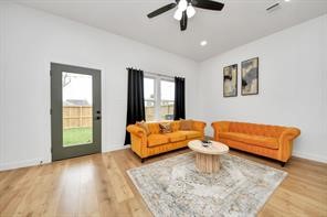 4010 Dreyfus Street Houston, TX 77021 - Photo 23 of 41 Very large open living space w/ door to the backyard