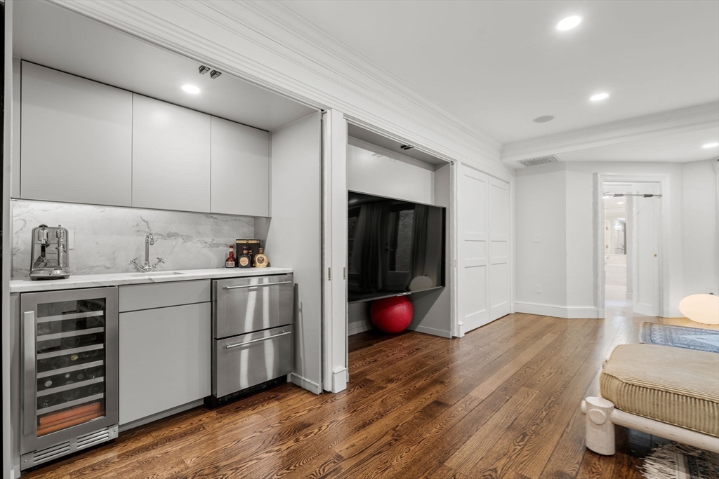 168 Beacon Street, Unit 1 Boston, MA 02116 - Photo 14 of 37