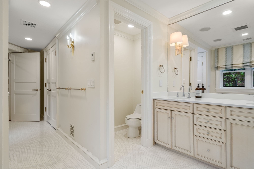 168 Beacon Street, Unit 1 Boston, MA 02116 - Photo 16 of 37