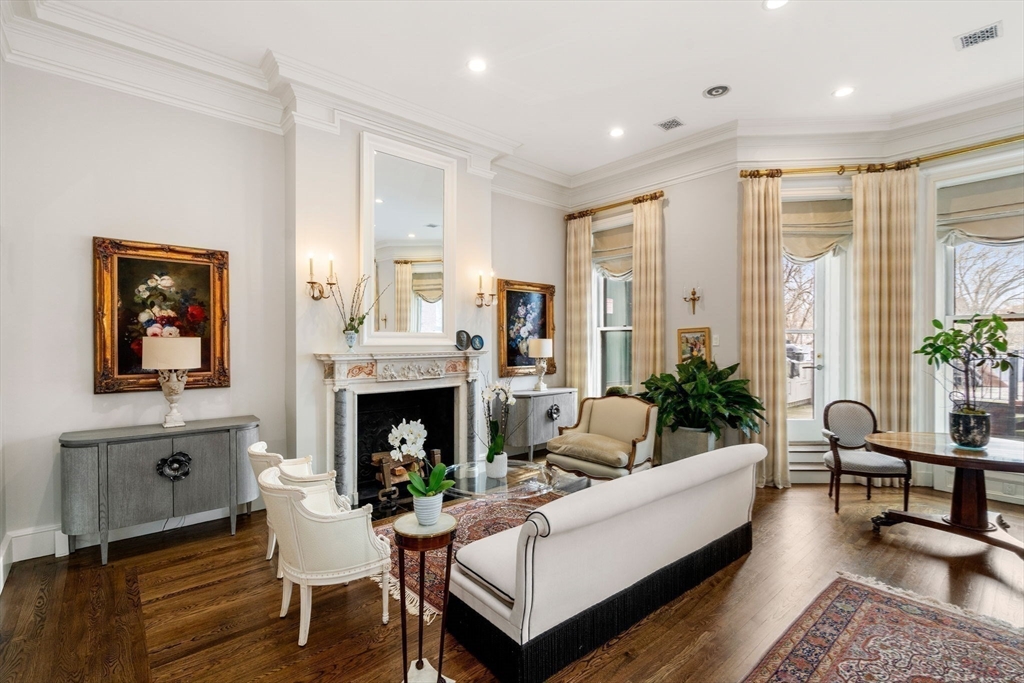 168 Beacon Street, Unit 1 Boston, MA 02116 - Photo 3 of 37