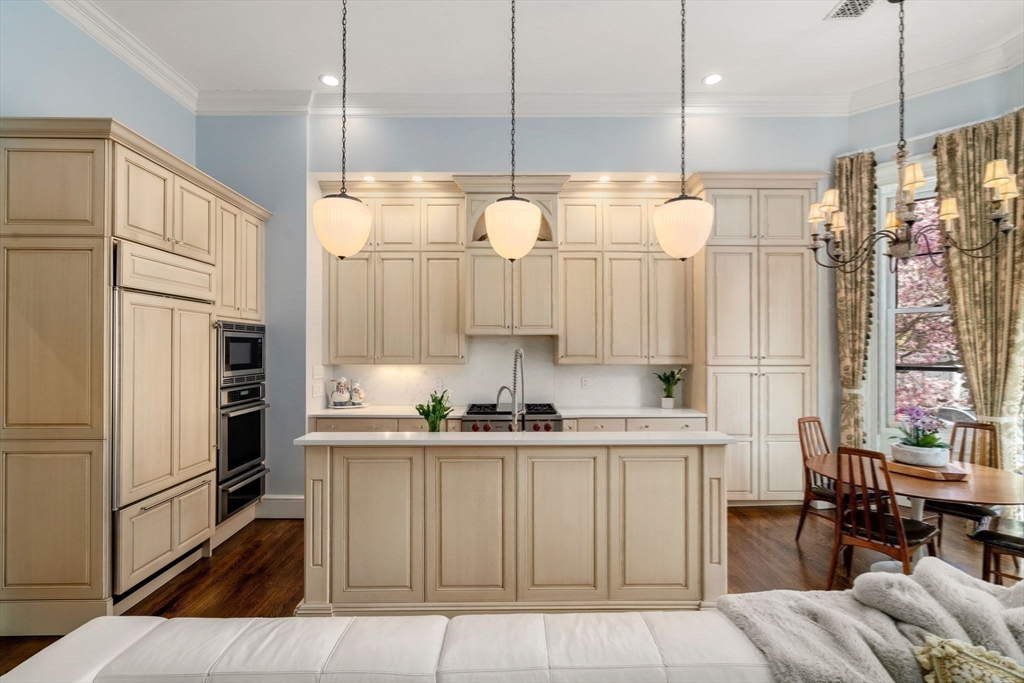 168 Beacon Street, Unit 1 Boston, MA 02116 - Photo 6 of 37