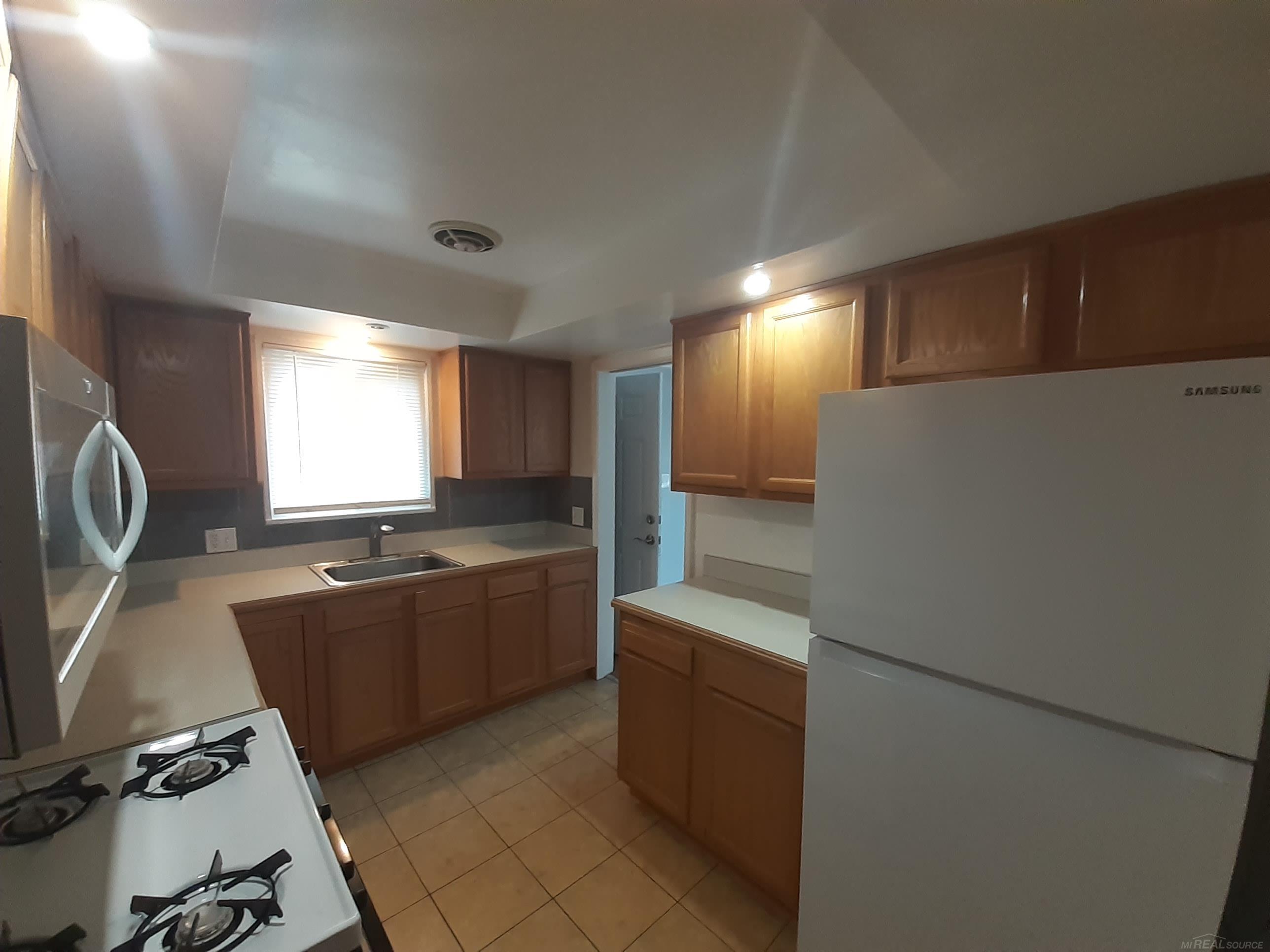 2099 East Maple Road, Unit 11 Birmingham, MI 48009 - Photo 5 of 20