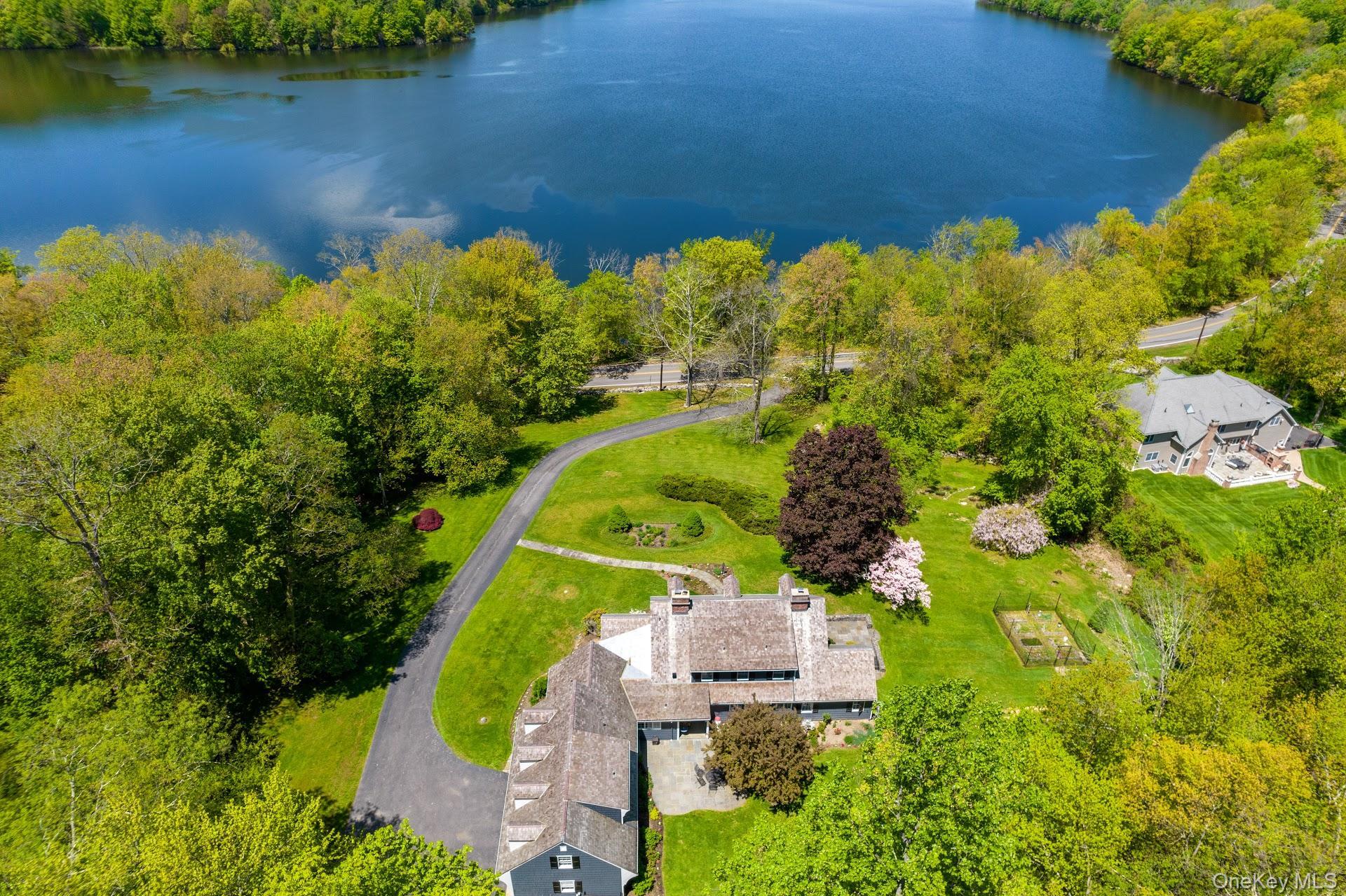 52 Lake Road Katonah, NY 10536 - Photo 5 of 9