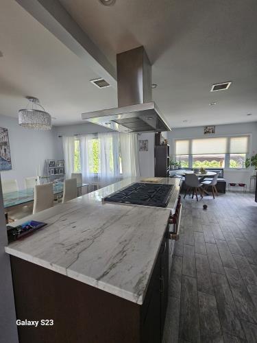 15 Cunitains Rd Valley Stream Valley Stream, NY 11581 - Photo 5 of 11