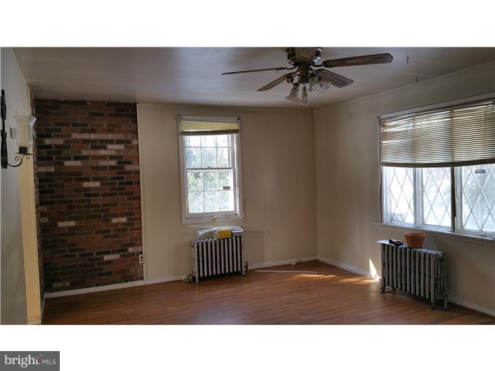 169-171 Norcross Road Sicklerville, NJ 08081 - Photo 4 of 24 Living Room