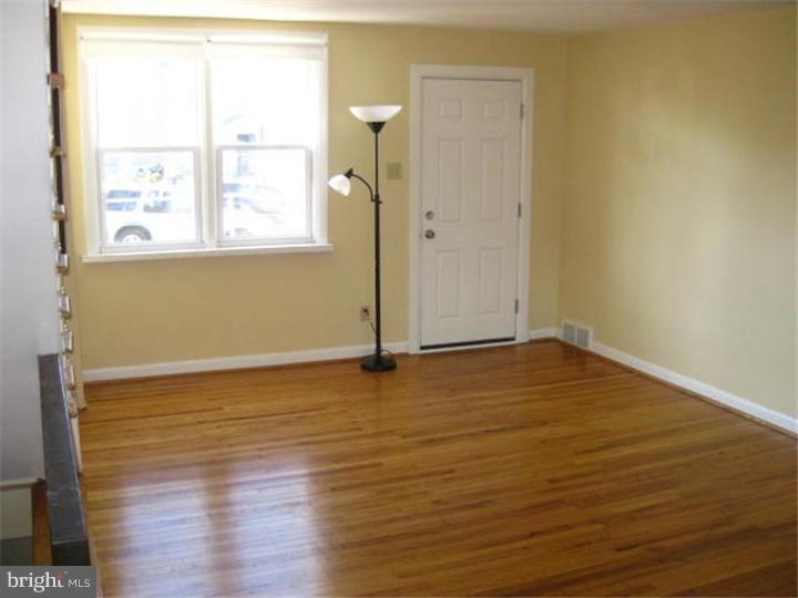 7326 Drexel Road Philadelphia, PA 19151 - Photo 4 of 12 Living Room