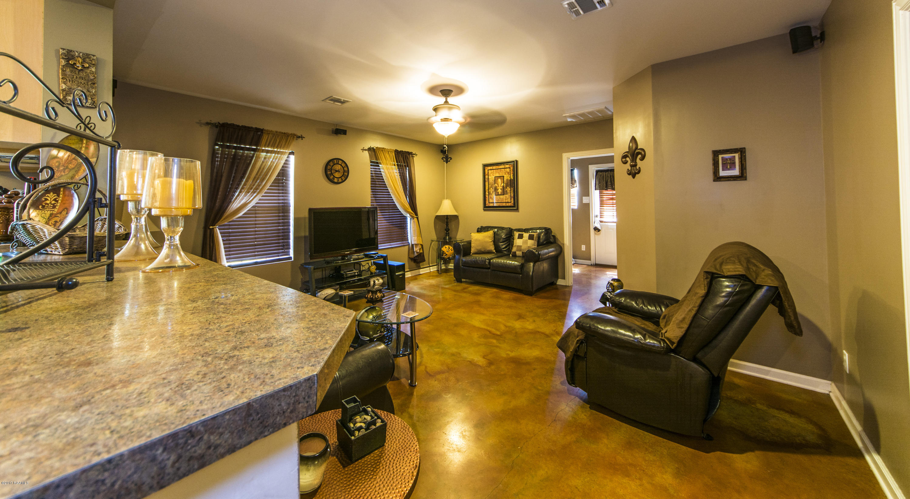 6617 Fremin Road New Iberia, LA 70560 - Photo 6 of 19 Living Room 1