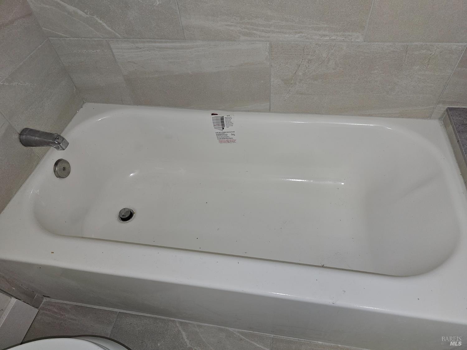 412 Lincoln Street Santa Rosa, CA 95401 - Photo 27 of 35 a view of a bathtub