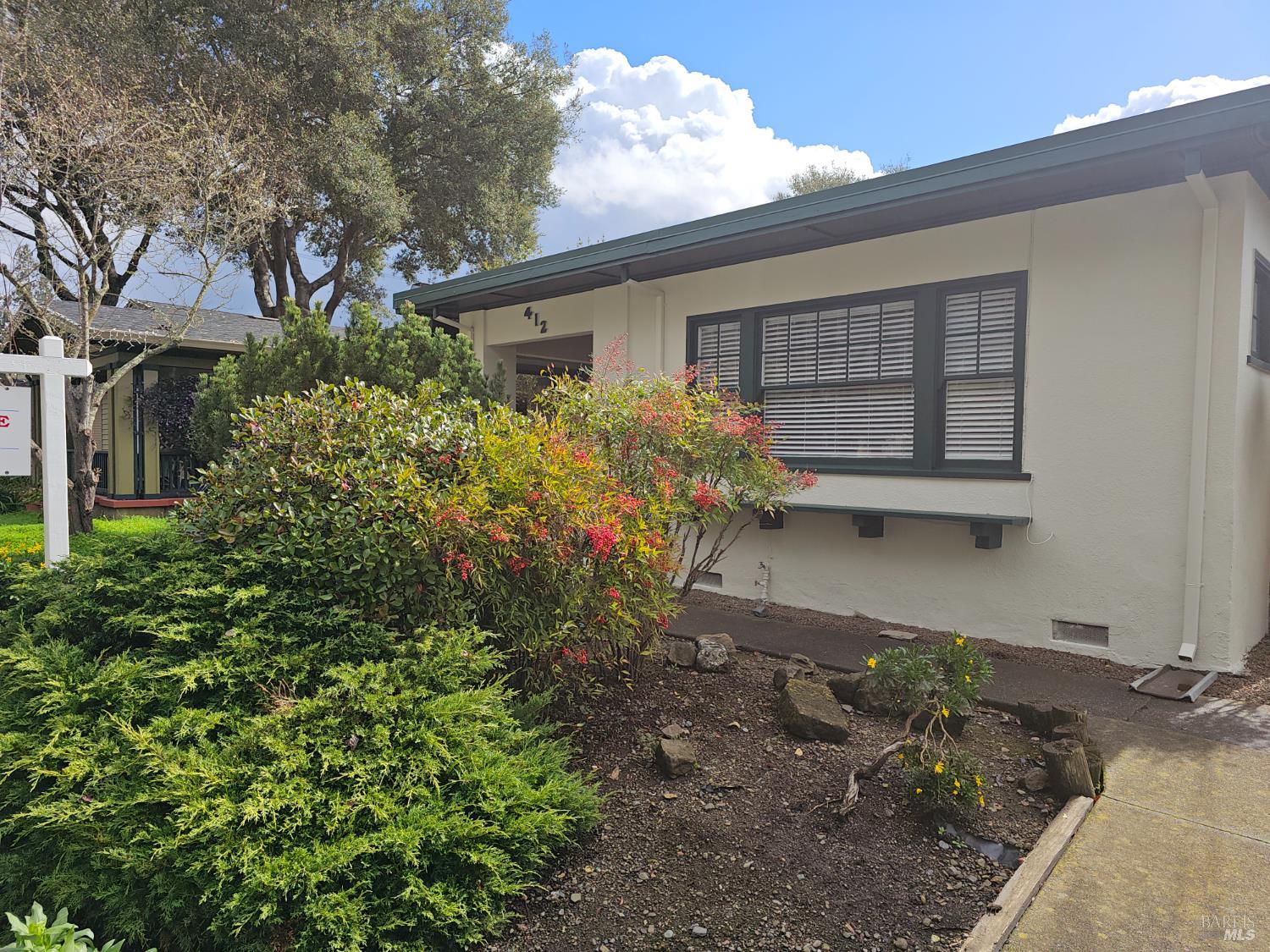 412 Lincoln Street Santa Rosa, CA 95401 - Photo 29 of 35 a front view of a house with garden