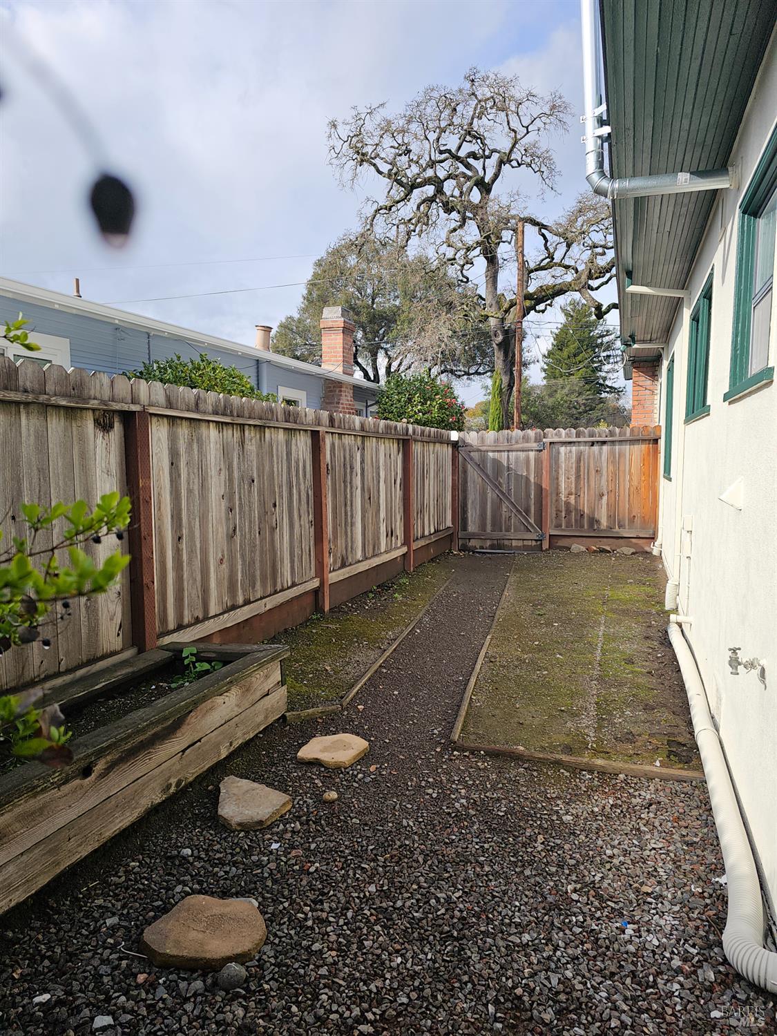 412 Lincoln Street Santa Rosa, CA 95401 - Photo 32 of 35 a backyard of a house with lots of green space