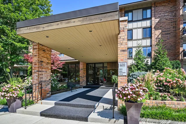 $345,000 | 201 Lake Hinsdale Drive, Unit 111, Willowbrook, IL 60527