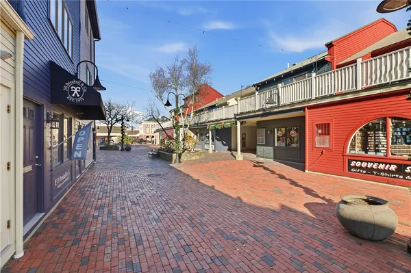 $4,000 | 216 Goddard Row, Newport, RI 02840