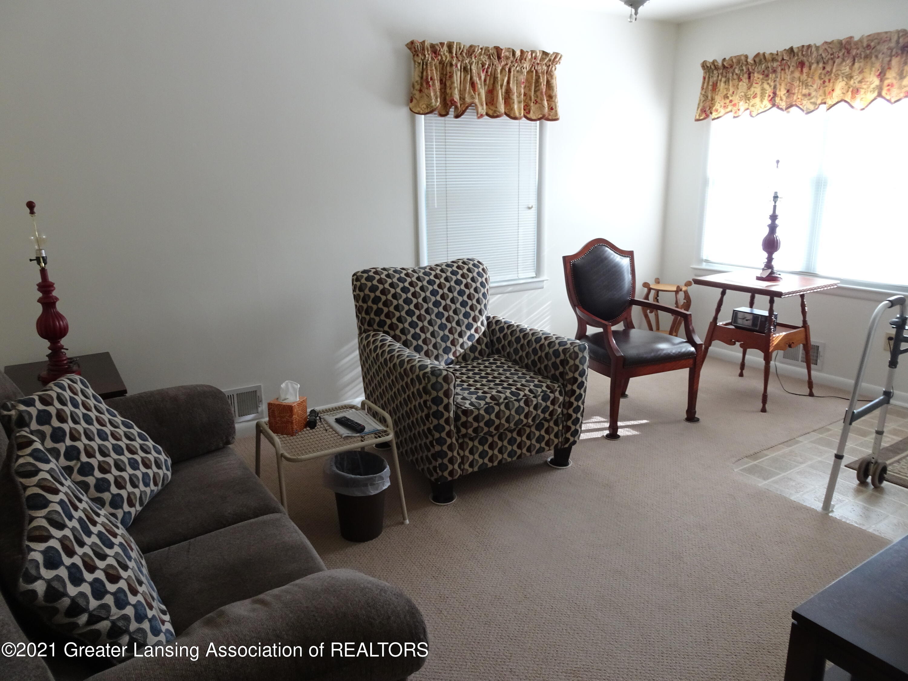 906 Dunlap Street Lansing, MI 48910 - Photo 5 of 18 DSC01604