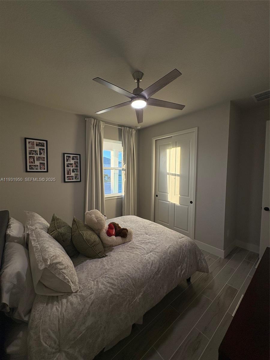 5020 124th Avenue East Parrish, FL 34219 - Photo 6 of 25 a bedroom with a large bed and a window