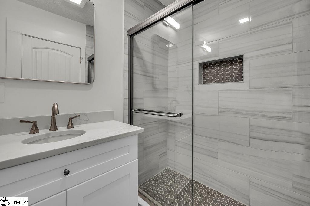 136 Lee Street Laurens, SC 29360 - Photo 17 of 29