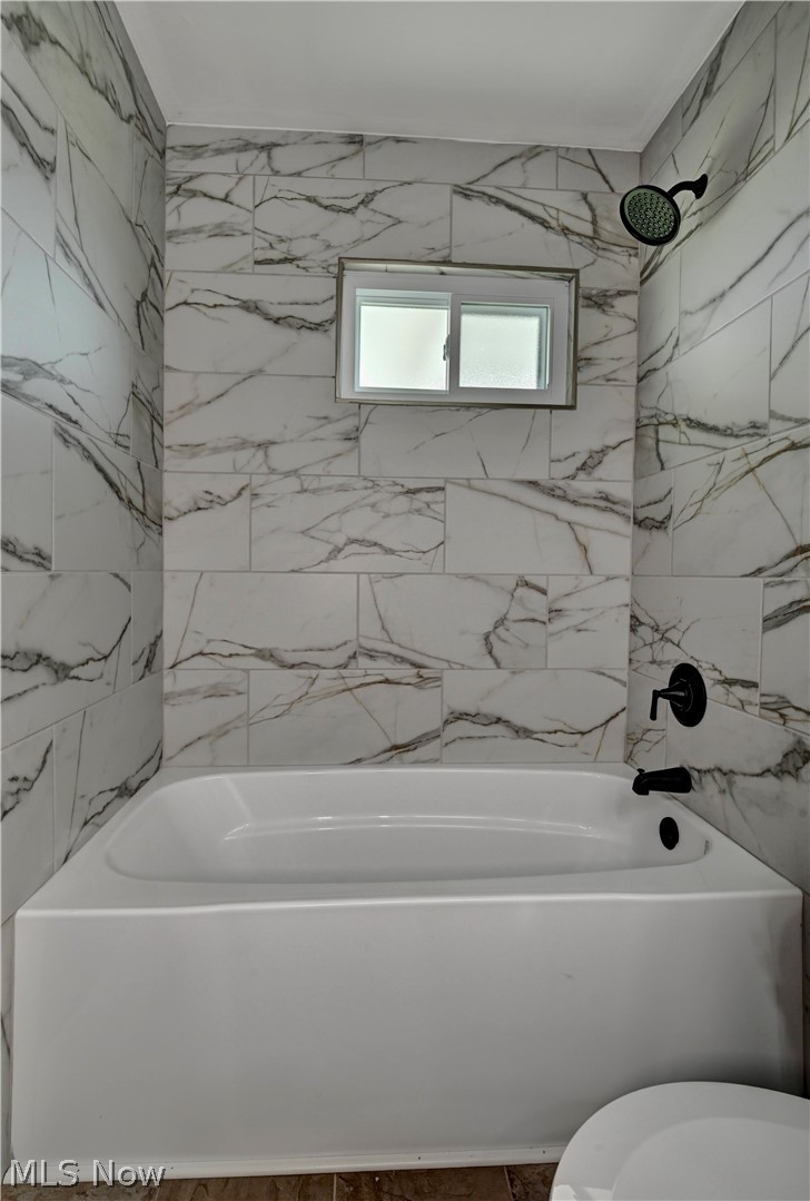 3265 York View Road Southwest New Philadelphia, OH 44663 - Photo 16 of 45 Full bathroom with toilet and tub / shower combination