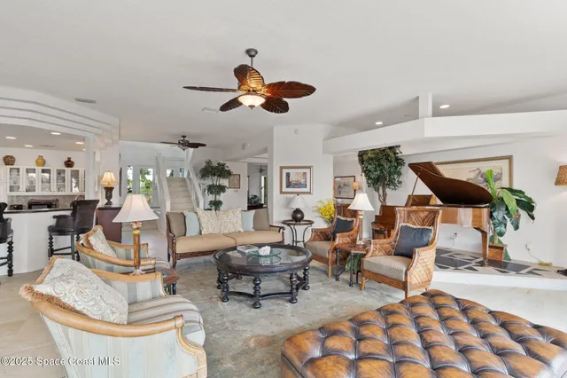 a view of a livingroom with furniture and a ceiling fan