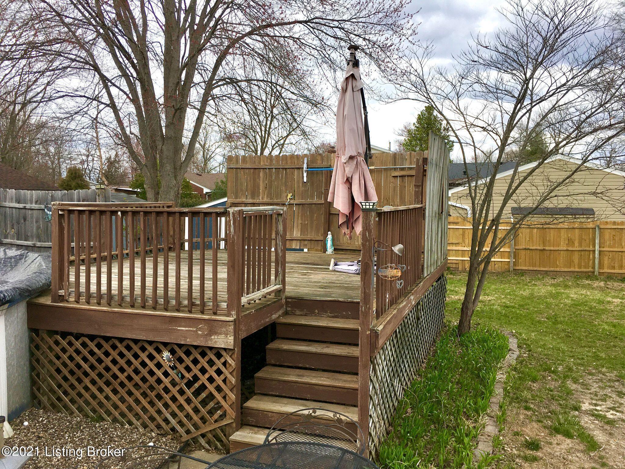 10107 St Rene Road Louisville, KY 40299 - Photo 21 of 24 Deck