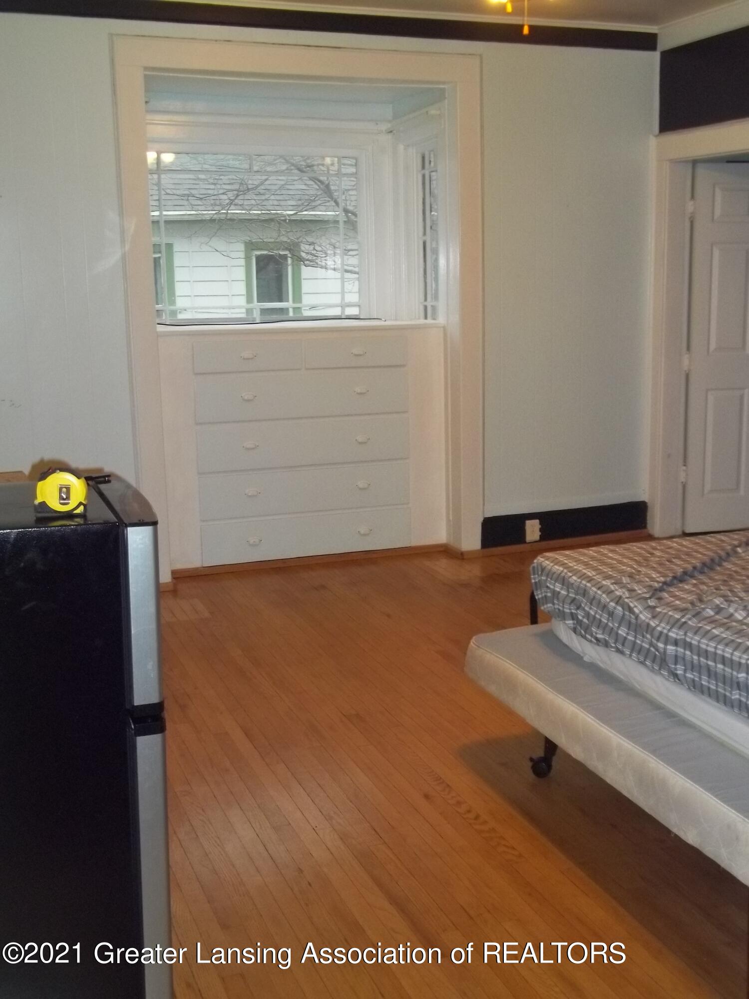 226 South Main Street Perry, MI 48872 - Photo 11 of 36 100_4013