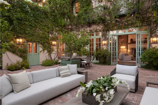 a view of outdoor space