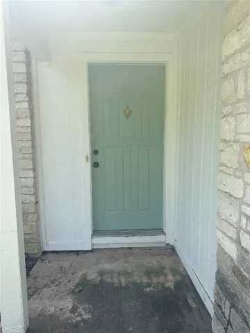 a view of entryway with shower