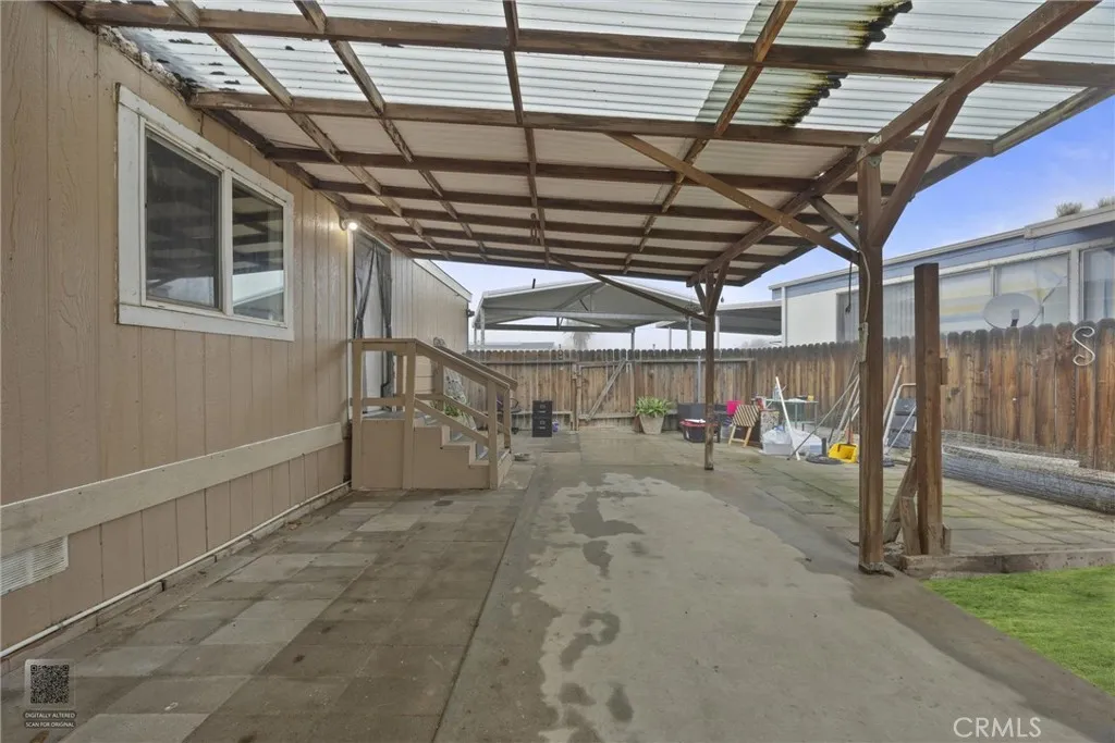 14035 Rosedale Highway, Unit 7 Bakersfield, CA 93301 - Photo 29 of 31 a view of a garage
