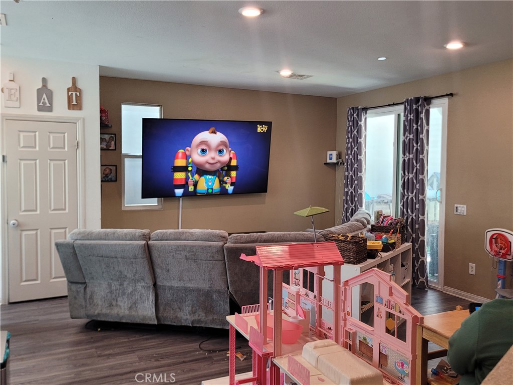 13 Edgemont Way Compton, CA 90221 - Photo 4 of 14