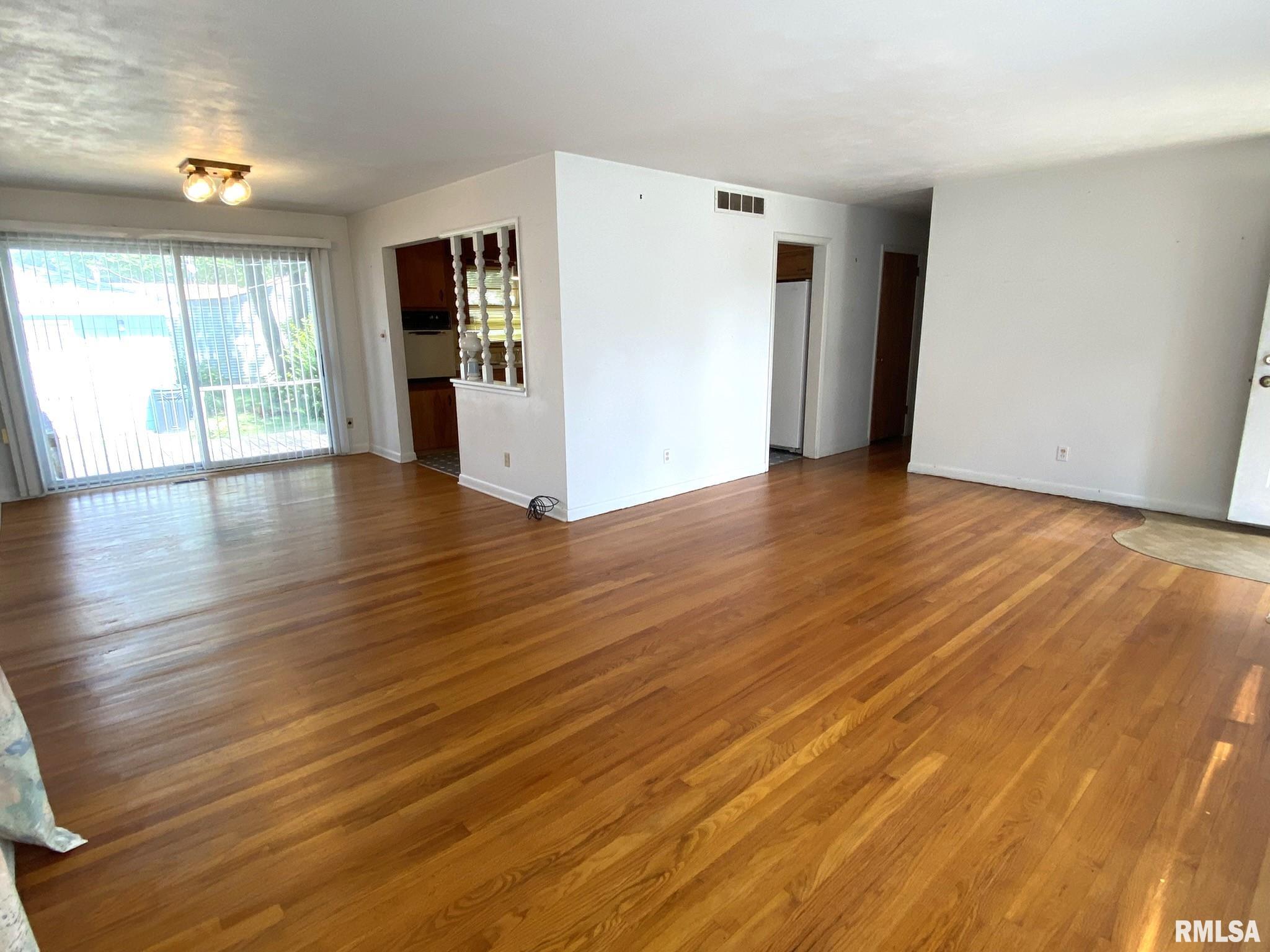 58 Radcliff Road Springfield, IL 62703 - Photo 3 of 39