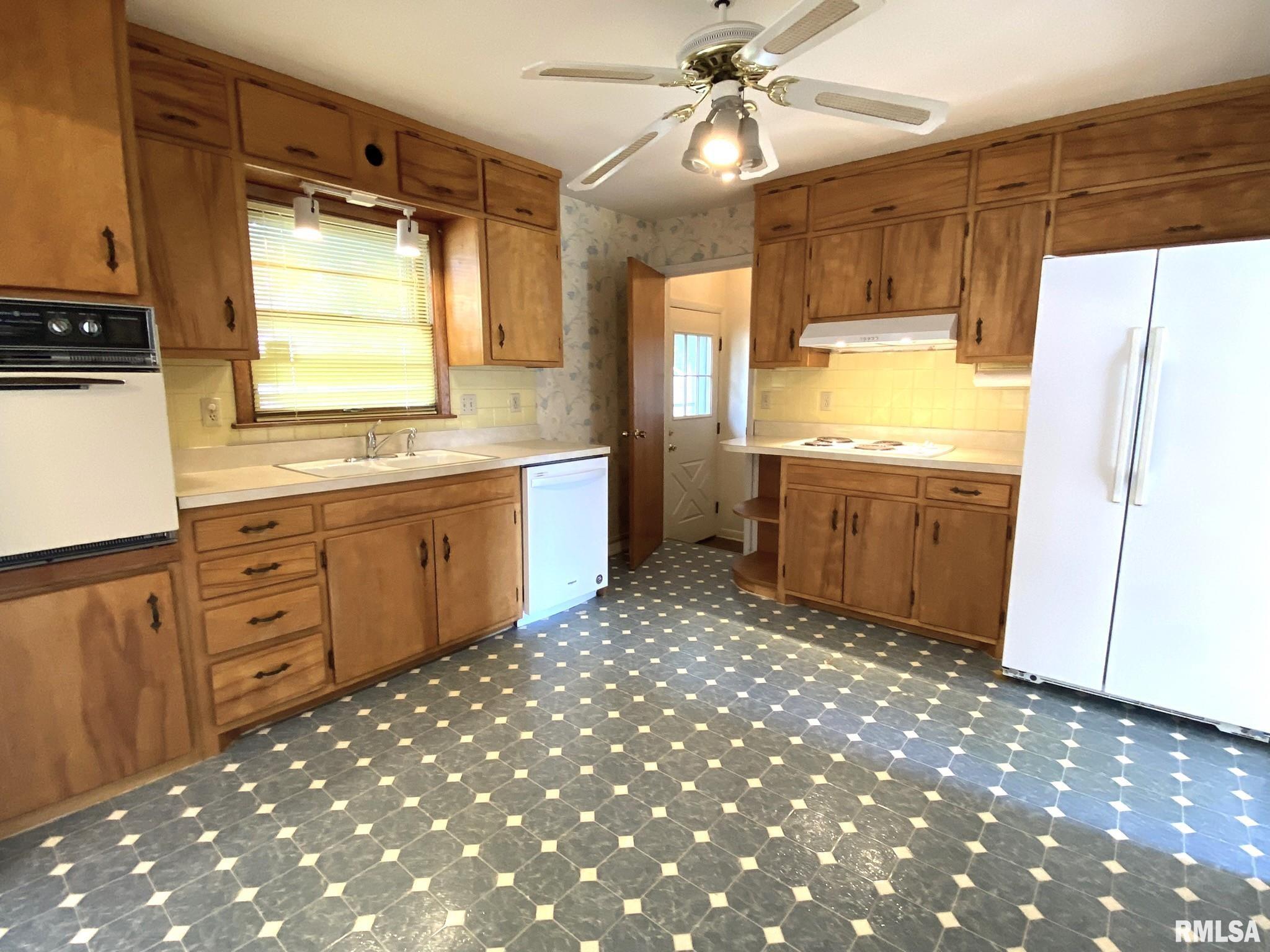 58 Radcliff Road Springfield, IL 62703 - Photo 4 of 39