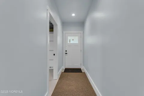 en empty room with windows and ceiling fan