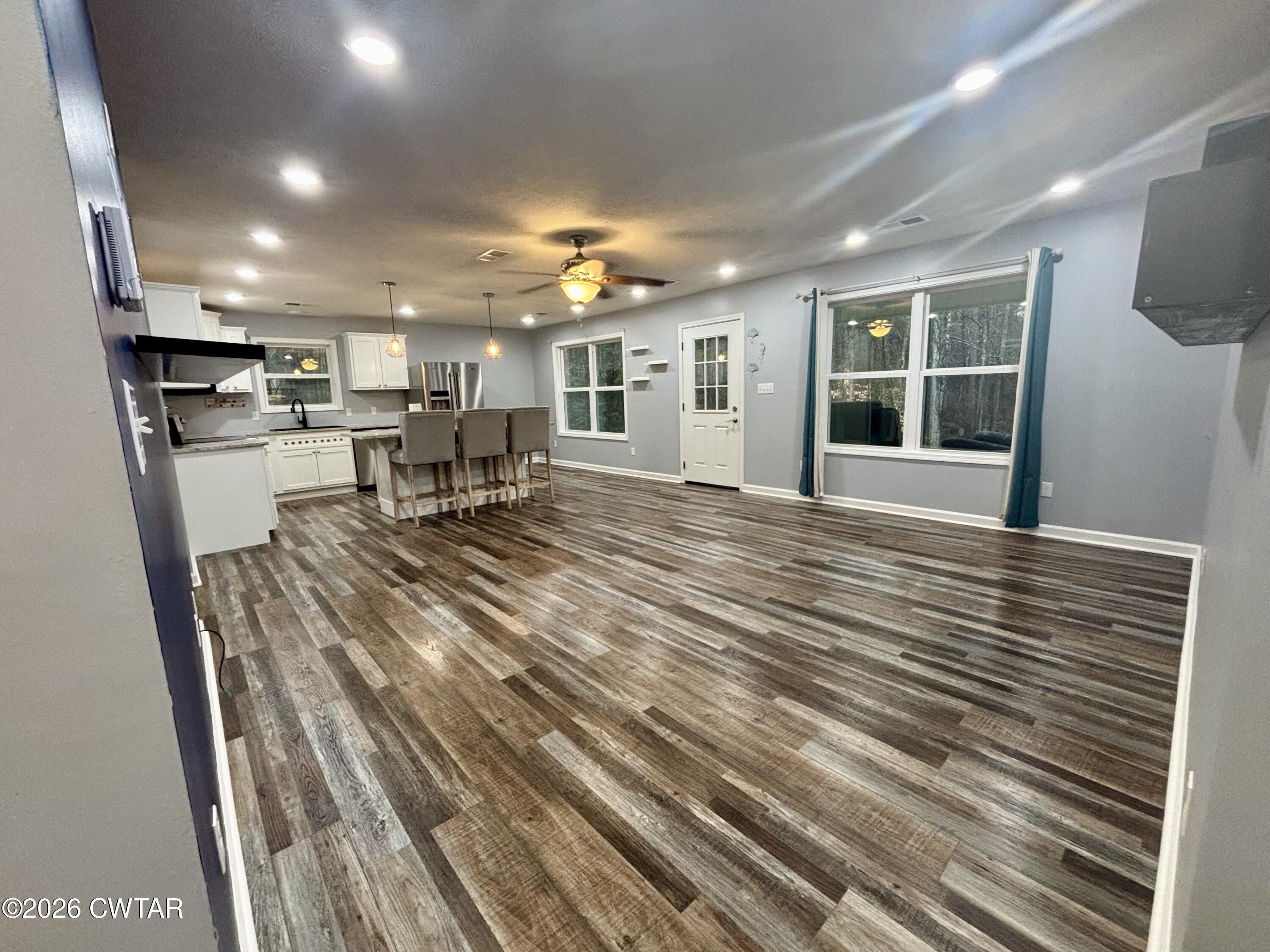 129 Gunner Lane Lexington, TN 38351 - Photo 4 of 19 a living room with stainless steel appliances kitchen island granite countertop furniture and a kitchen view