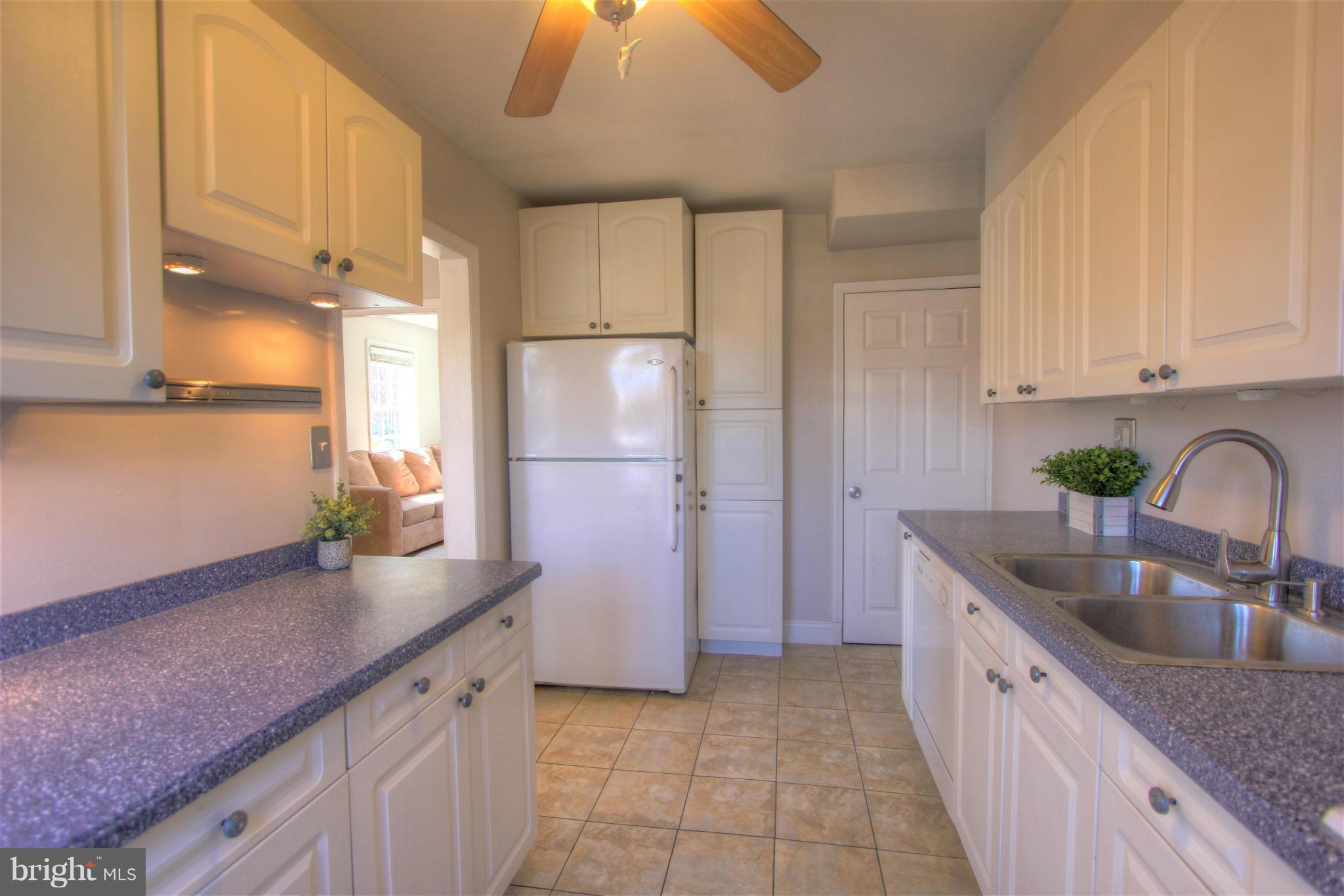 183 Cherrydell Road Catonsville, MD 21228 - Photo 11 of 30 Kitchen
