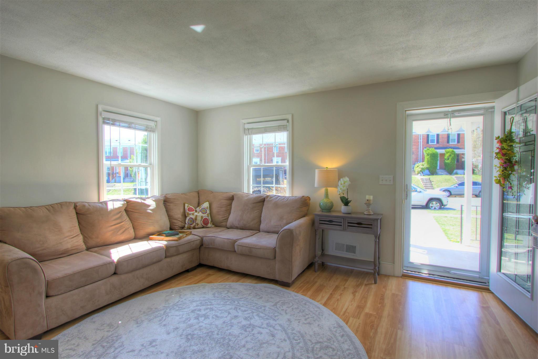 183 Cherrydell Road Catonsville, MD 21228 - Photo 5 of 30 Living Room