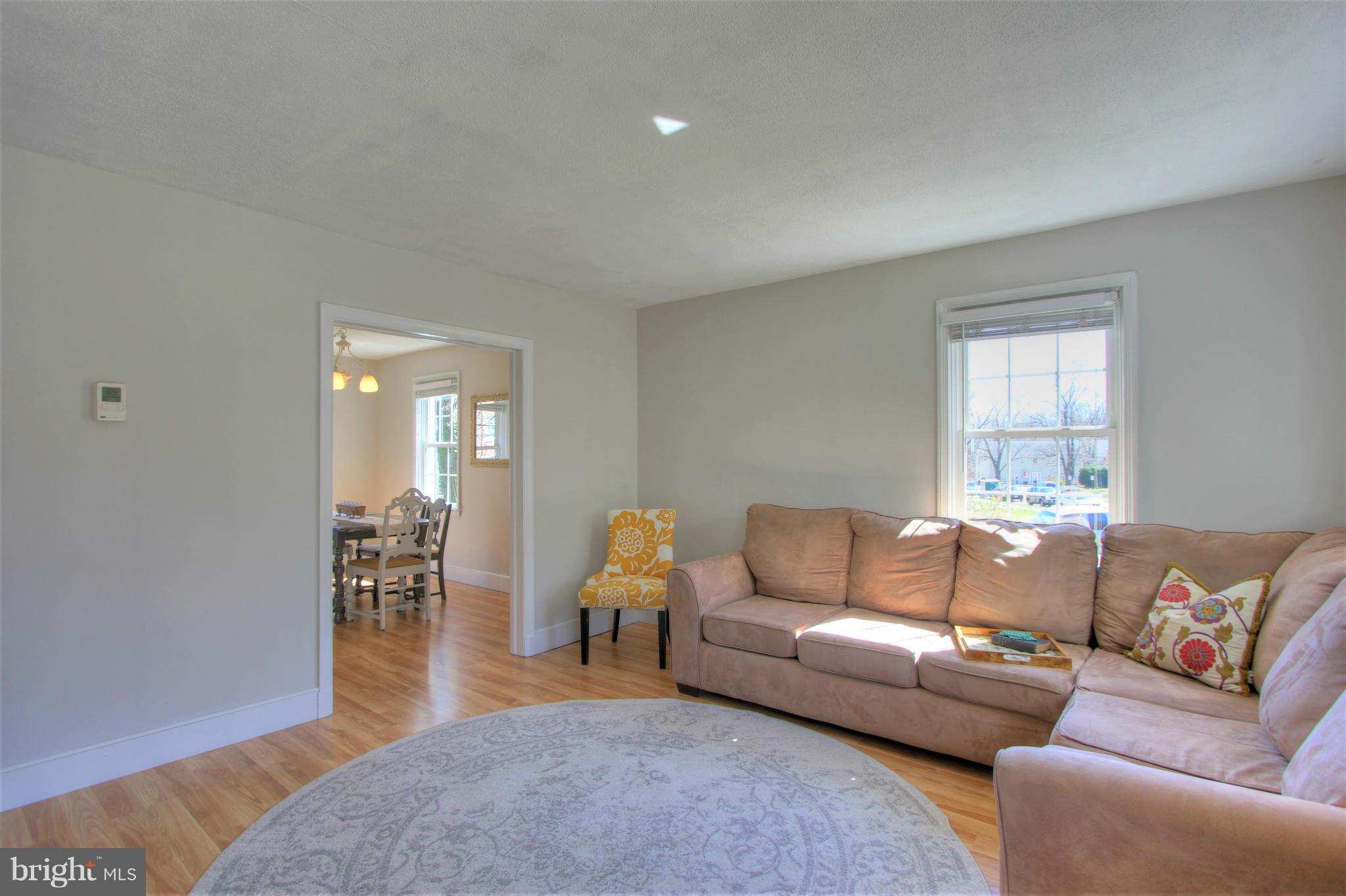 183 Cherrydell Road Catonsville, MD 21228 - Photo 6 of 30 Living Room