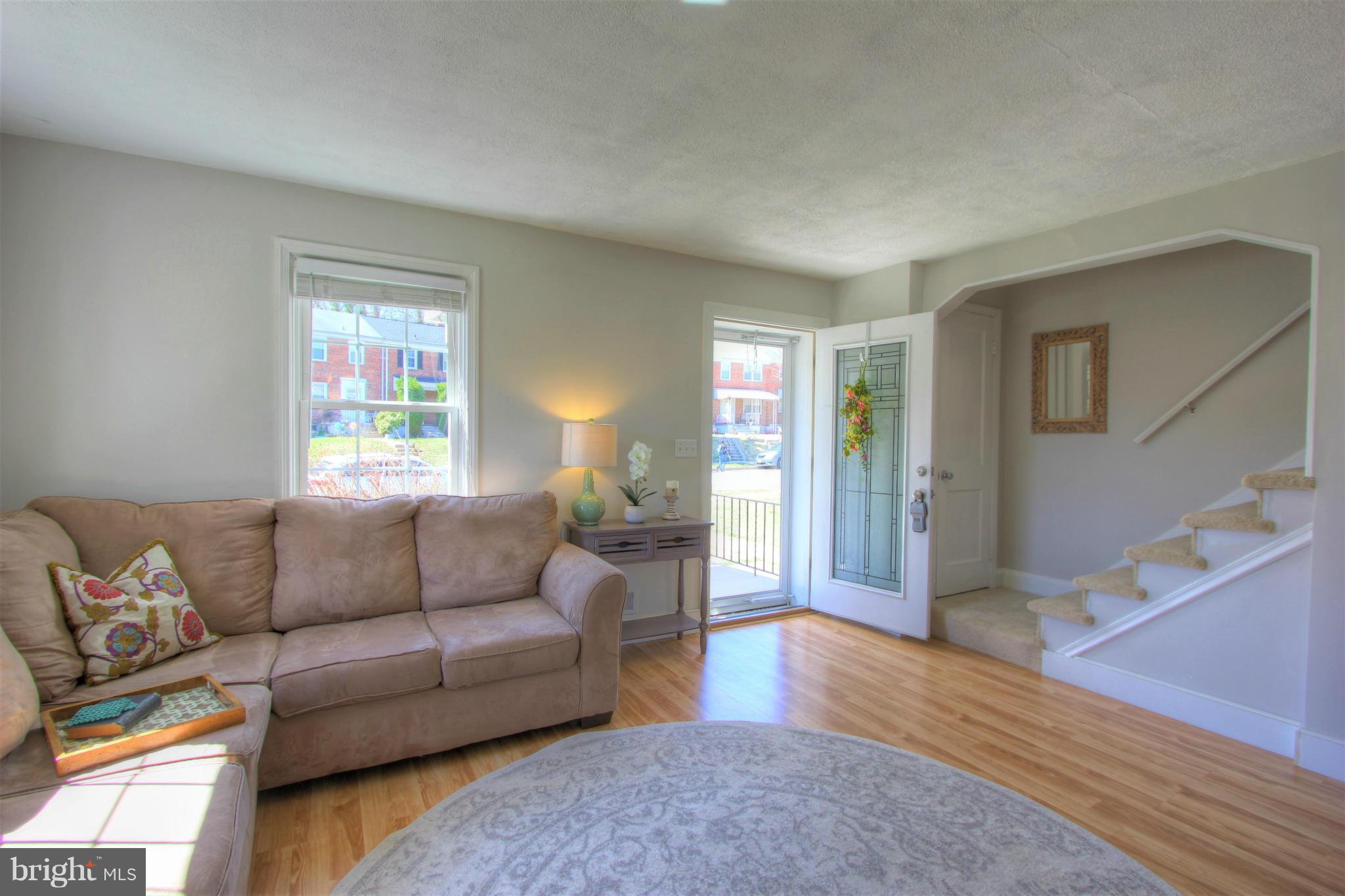183 Cherrydell Road Catonsville, MD 21228 - Photo 7 of 30 Living Room