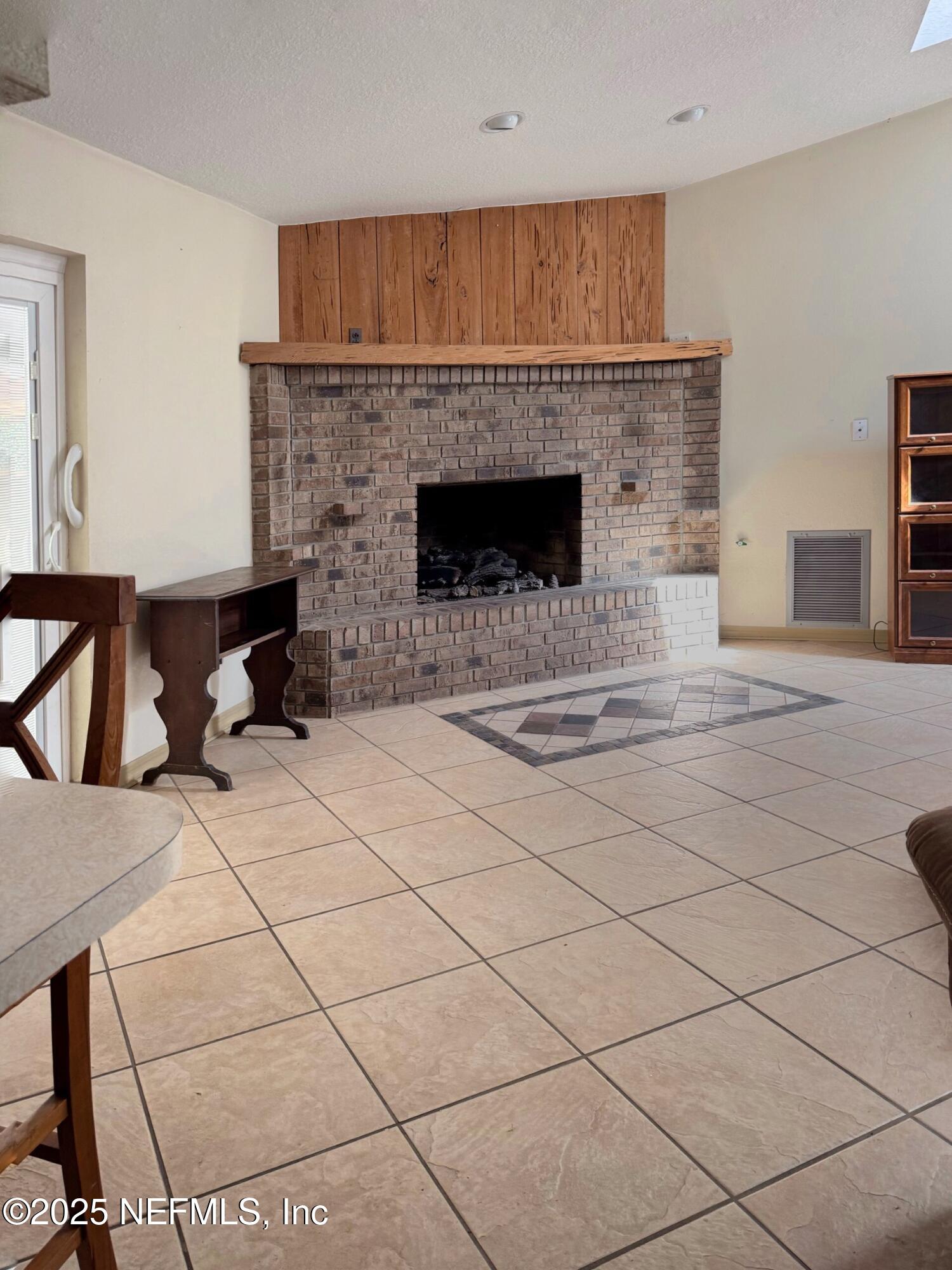229 Davis Lake Road Palatka, FL 32177 - Photo 7 of 73 a living room with a fireplace