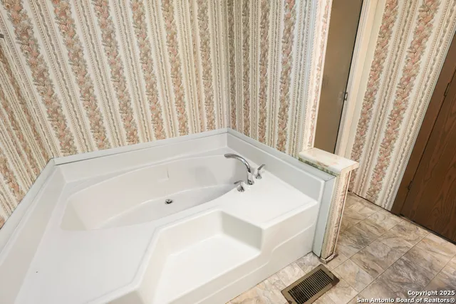 $1,050 | 16240 San Pedro Avenue, Unit 220, San Antonio, TX 78232