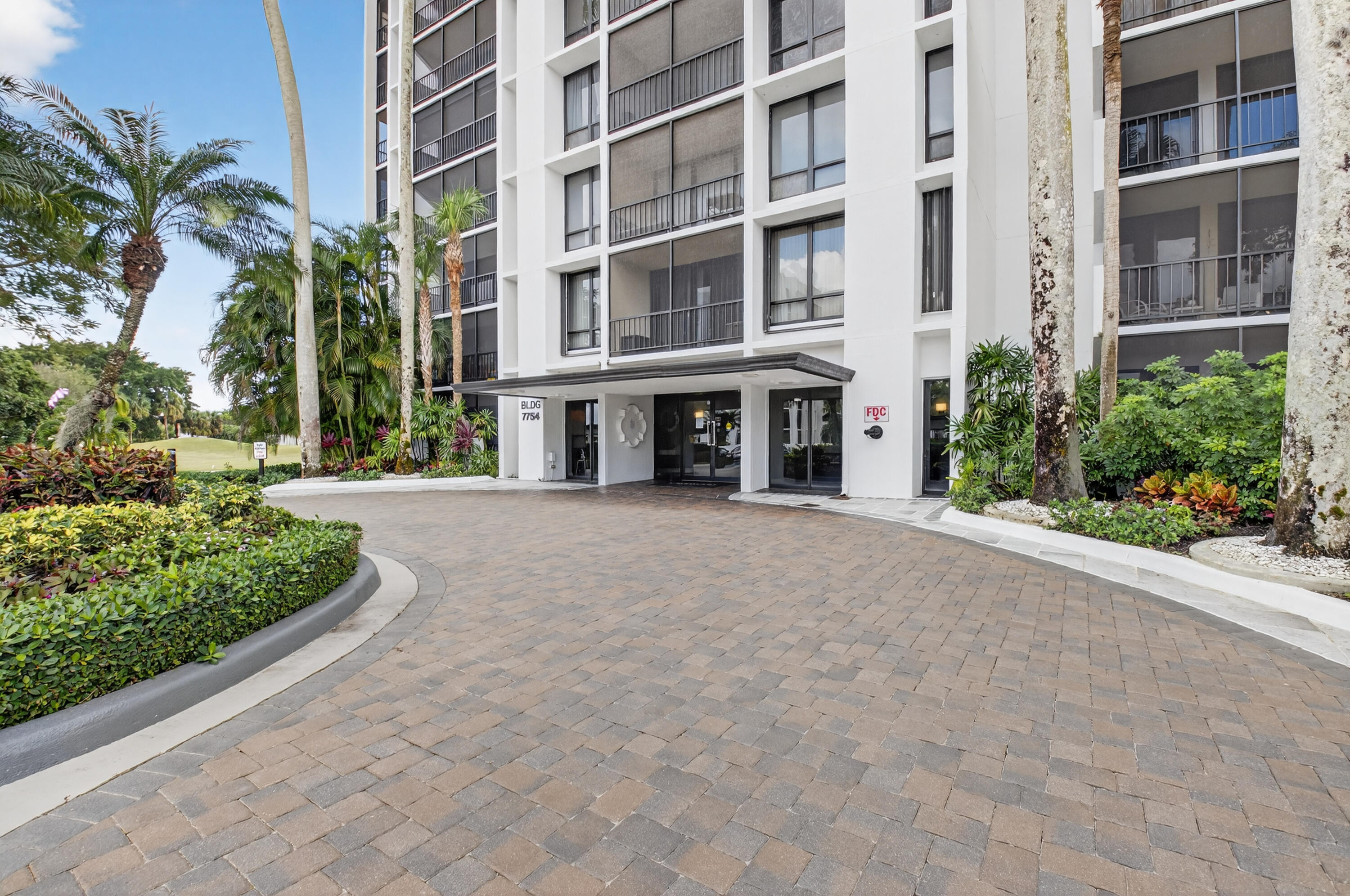 7754 Lakeside Boulevard, Unit 476 Boca Raton, FL 33434 - Photo 2 of 82 DSC_6158