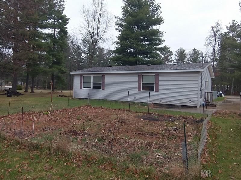 1974 Mina Road Harrison, MI 48625 - Photo 2 of 13