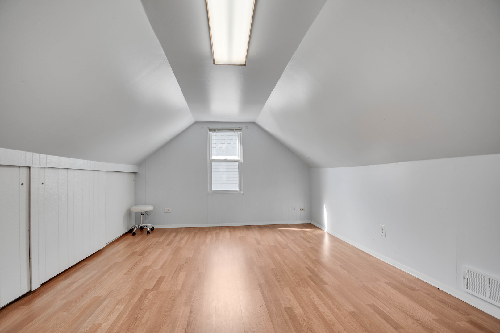 7828 Suburban Lane Bridgeview, IL 60455 - Photo 11 of 20 an empty room with wooden floor and windows