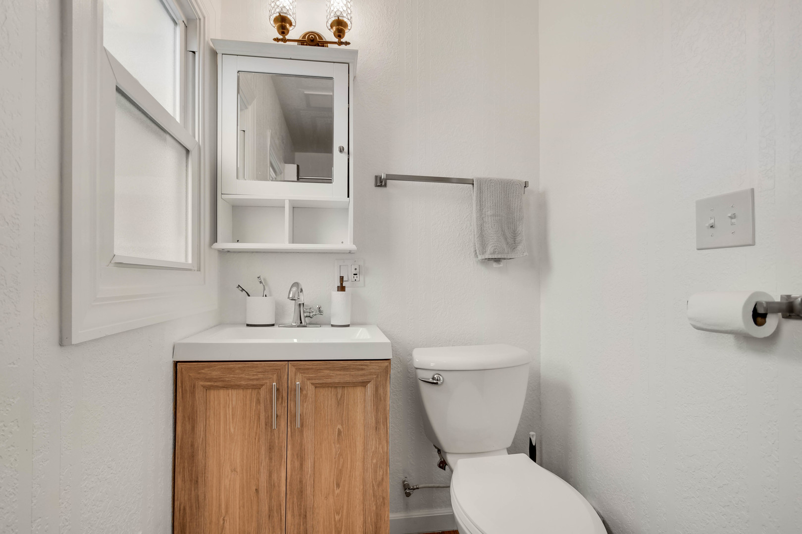 7828 Suburban Lane Bridgeview, IL 60455 - Photo 15 of 20 a bathroom with a toilet a sink and mirror