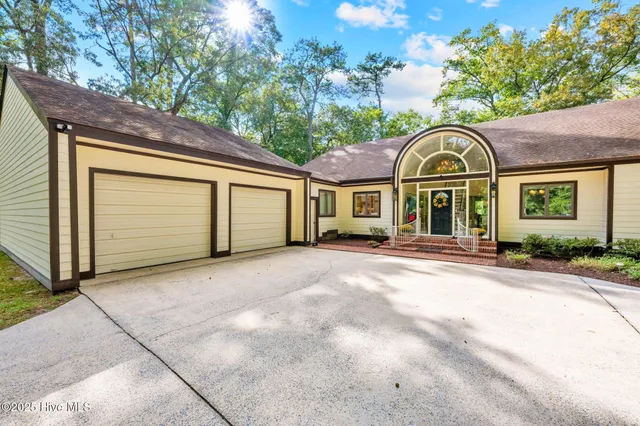 $998,894 | 259 West Rock Creek Road, New Bern, NC 28562