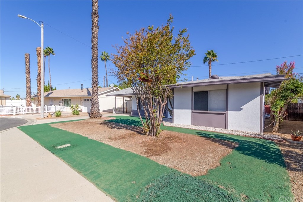 640 Snead Drive Hemet, CA 92543 - Photo 3 of 30 a front view of a house with garden