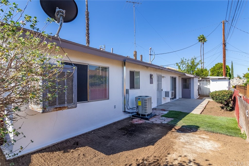 640 Snead Drive Hemet, CA 92543 - Photo 24 of 30 a front view of a house with garden