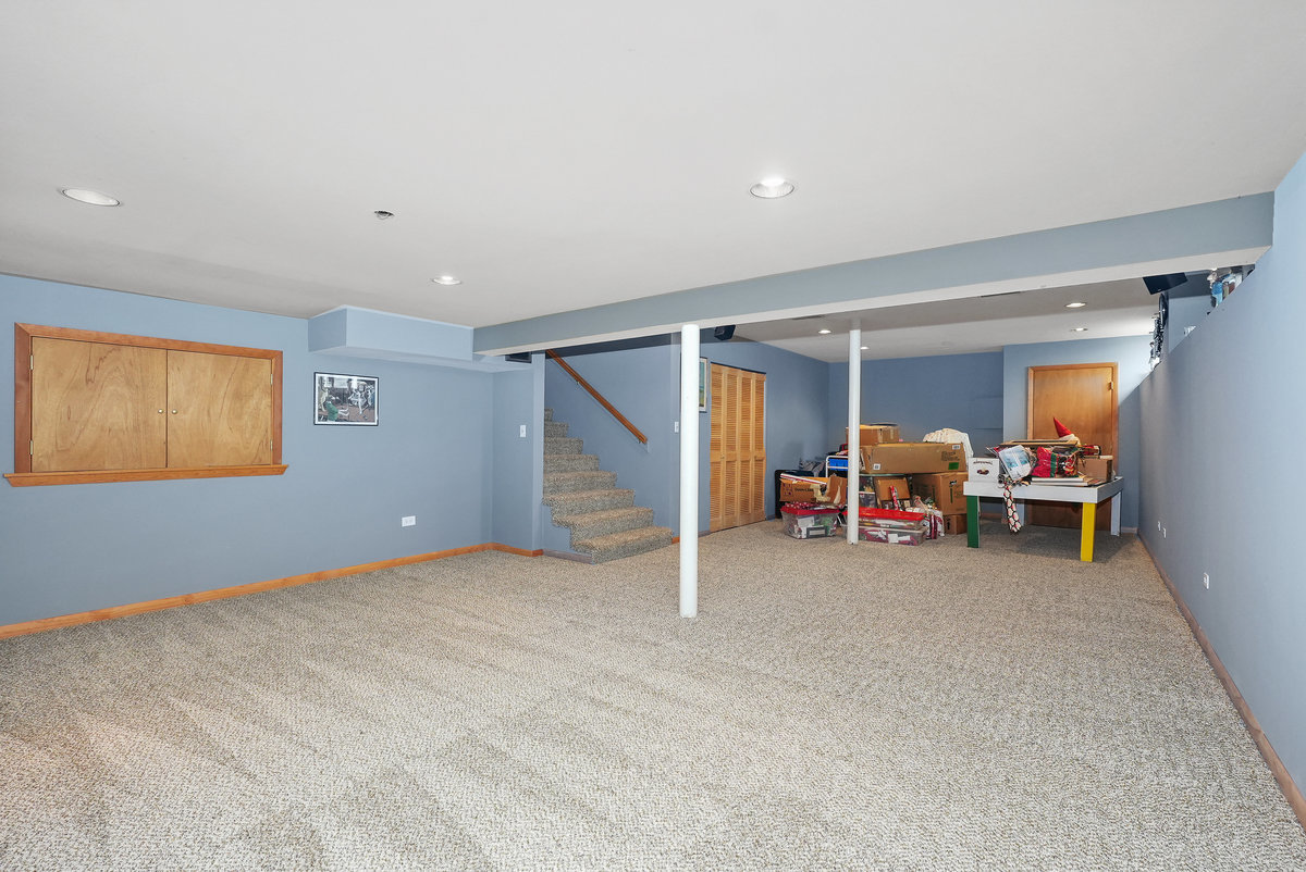 2 Valley View Drive Lemont, IL 60439 - Photo 26 of 36 an empty room with furniture and a ceiling fan