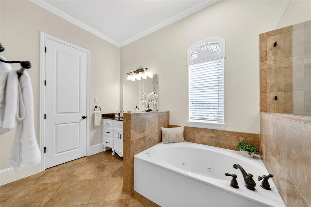 9515 Edith Lane Dallas, TX 75220 - Photo 23 of 39 Garden Tub, Breezy