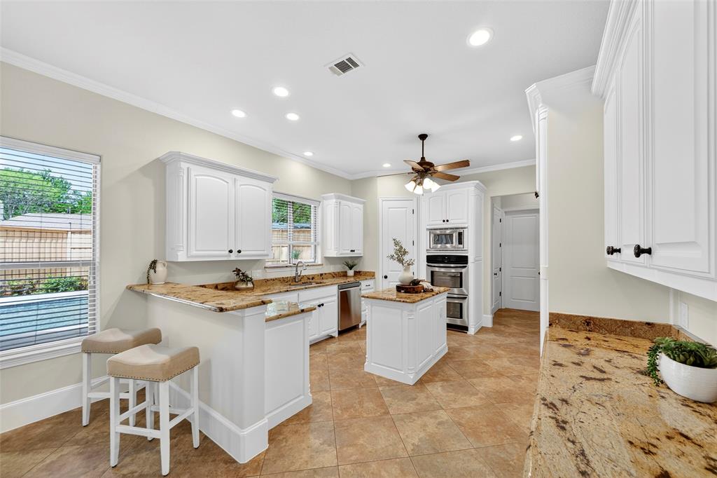 9515 Edith Lane Dallas, TX 75220 - Photo 25 of 39 Bar top to keep the Cook company
