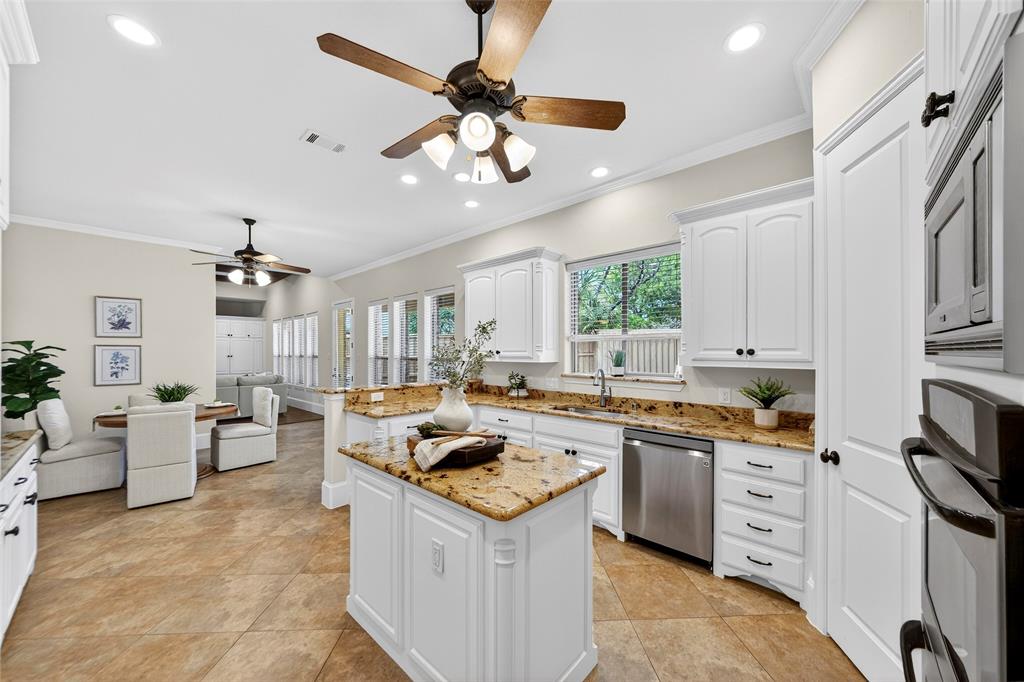 9515 Edith Lane Dallas, TX 75220 - Photo 27 of 39 Room for 8 to Gourmet Cook