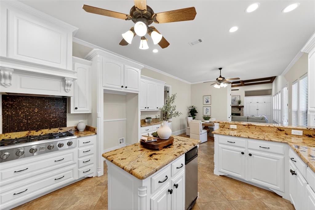 9515 Edith Lane Dallas, TX 75220 - Photo 28 of 39 Island Kitchen Custom